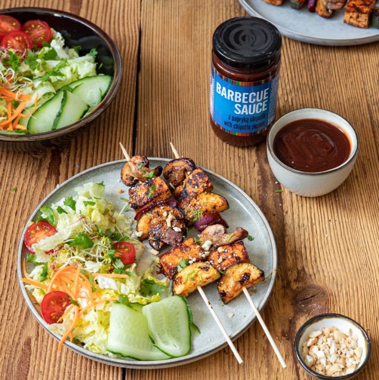 Szaszłyki z&nbsp;tofu i&nbsp;warzywami w&nbsp;sosie BBQ