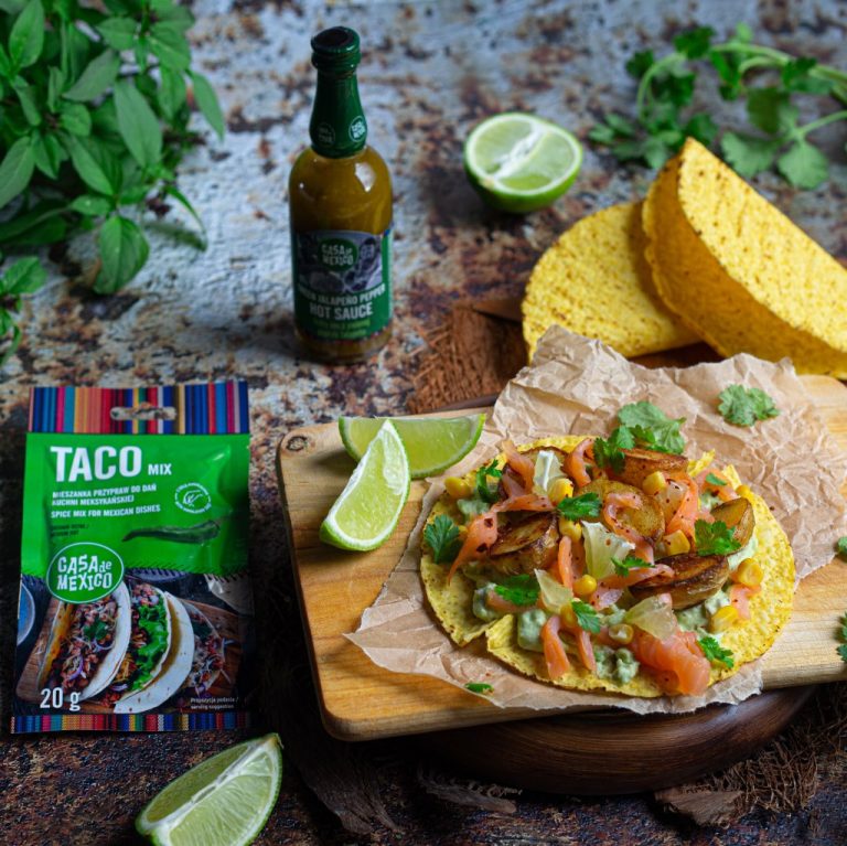 Taco z&nbsp;crème fraîche i&nbsp;wędzonym łososiem