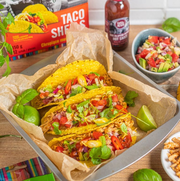 Chrupiące tacos z&nbsp;szarpanym kurczakiem BBQ