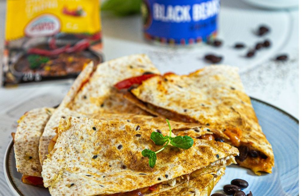Gorąca quesadilla z serem i kurczakiem Casa del Sur